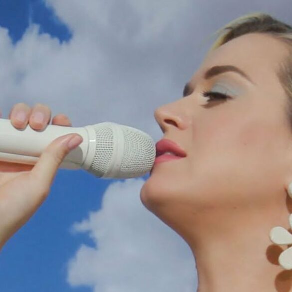 Katy Perry - Daisies - Live - Capture YouTube