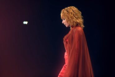 Mylène Farmer - Lâme dans l'eau - Capture YouTube