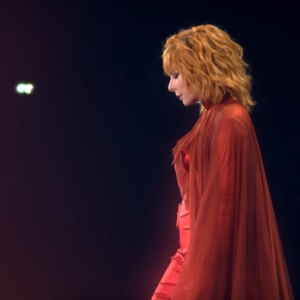 Mylène Farmer - Lâme dans l'eau - Capture YouTube
