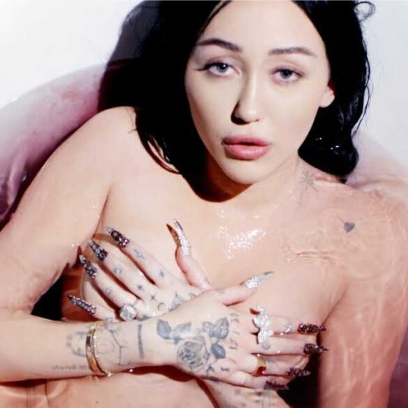 Noah Cyrus - All Three - Capture YouTube