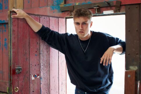 L'artiste anglais Sam Fender propose un nouveau clip issu de son 2ème album. Il a jeté son dévolu sur "Spit Of You".