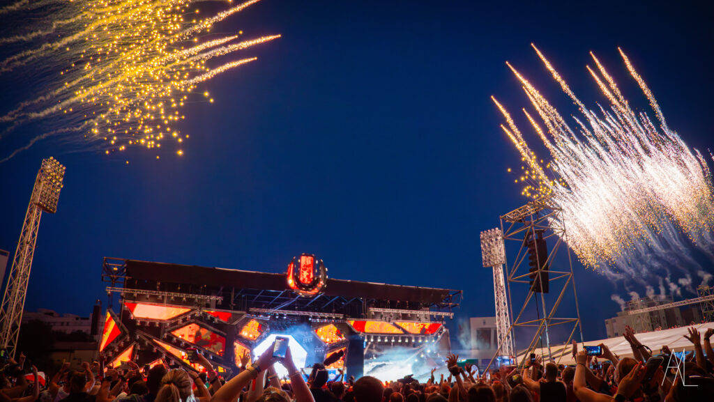 Feu d'artifices & Sunset Ultra Europe Festival
